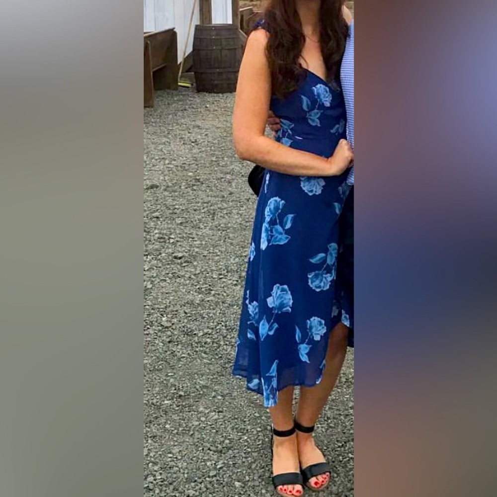 LuLus Blue Floral Wrap Midi Dress Size Small